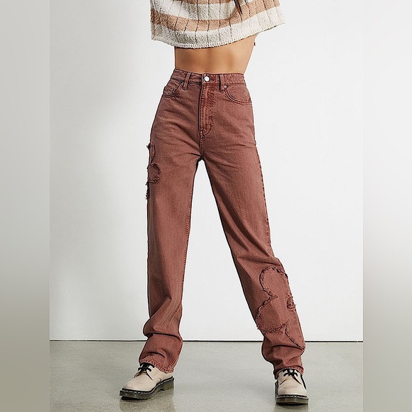 PacSun Flower Patch 90’s Boyfriend Jeans - Picture 4 of 16